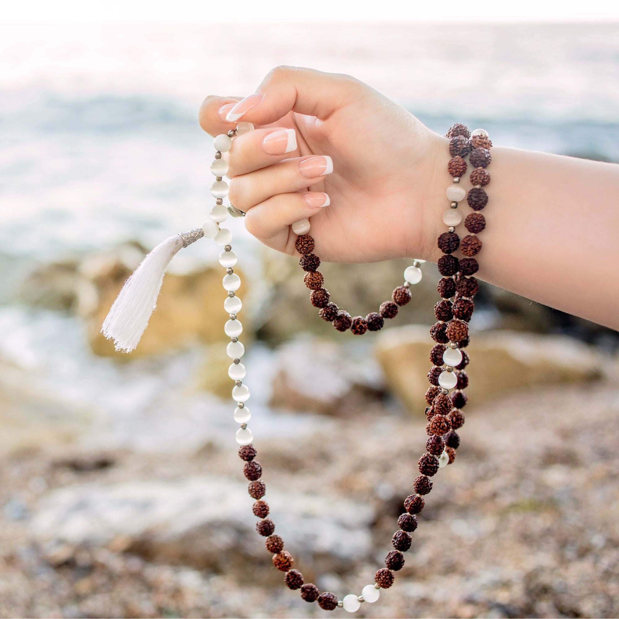 IN FLOW - Selenit & Rudraksha Mala Kette