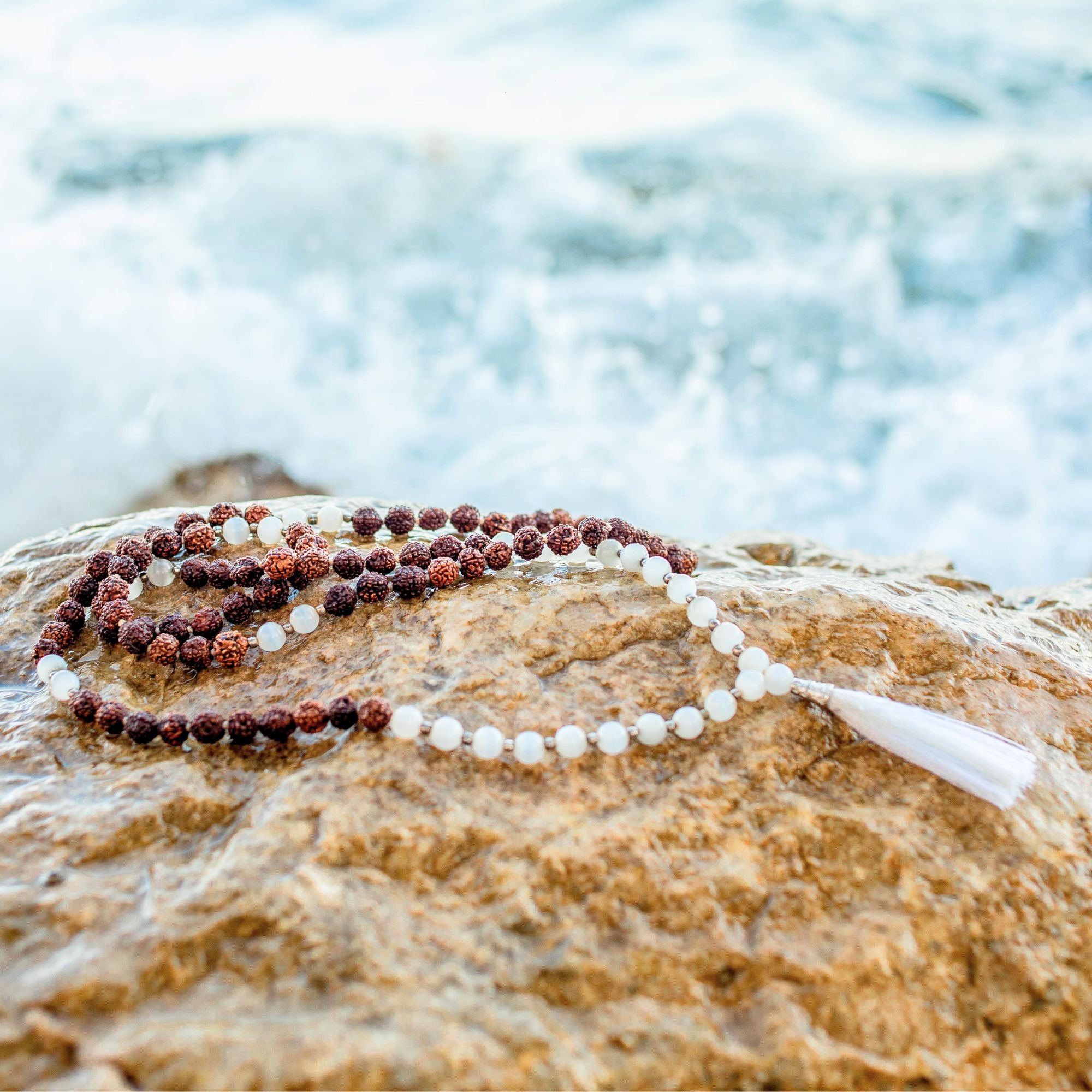 IN FLOW - Selenit & Rudraksha Mala Kette