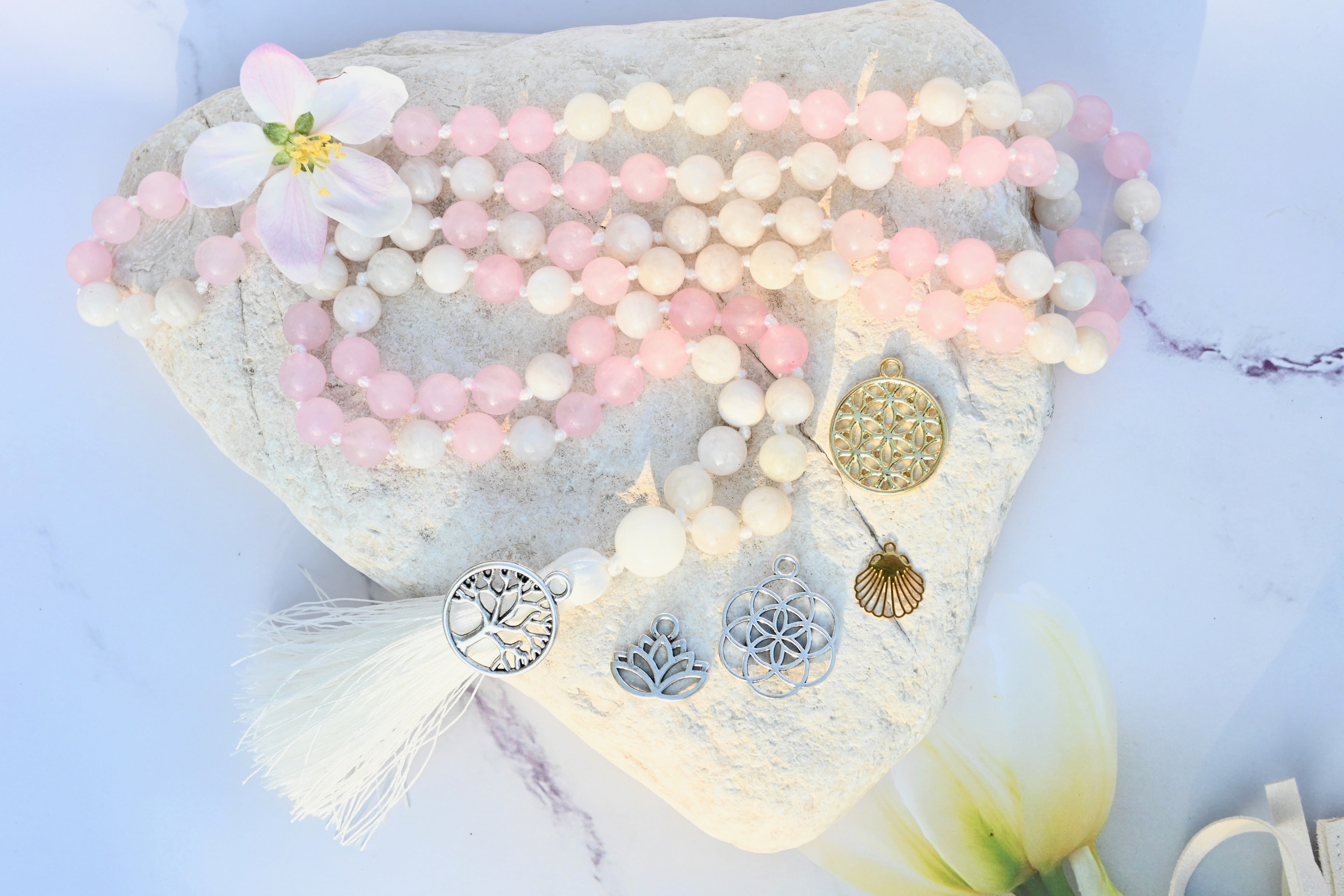 LOVE & INTUITION - Rosenquarz & Mondstein Kette & Mala