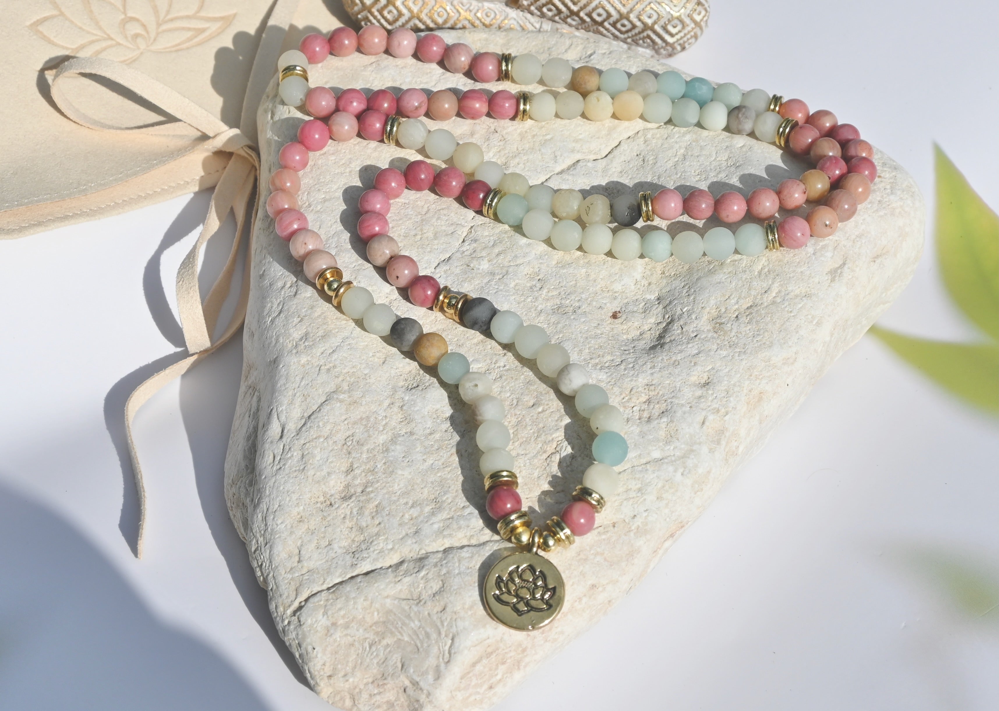 GOLDEN LOTUS - Mala Armband