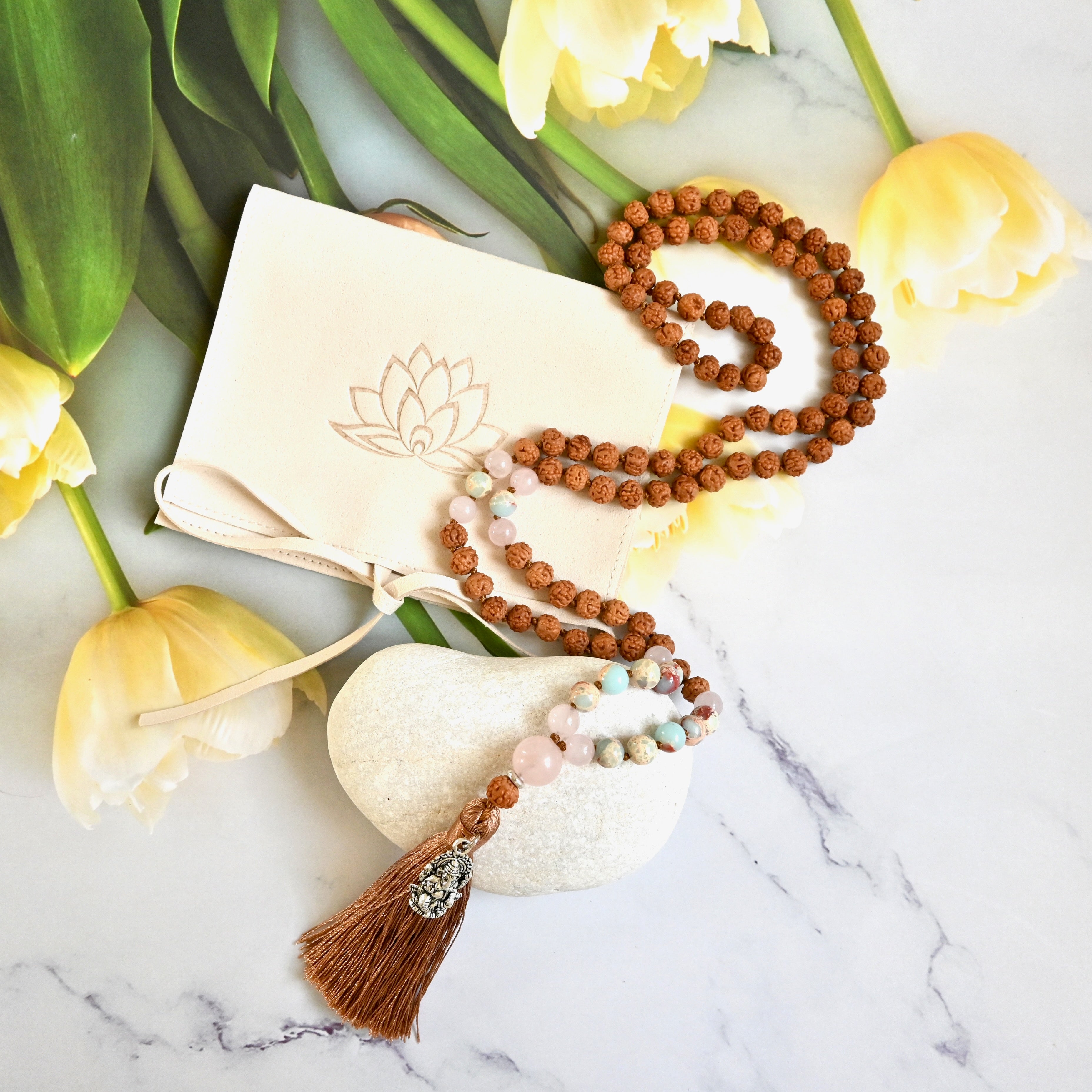GANESHA - Rudraksha, Rosenquarz & Jaspis Mala Kette