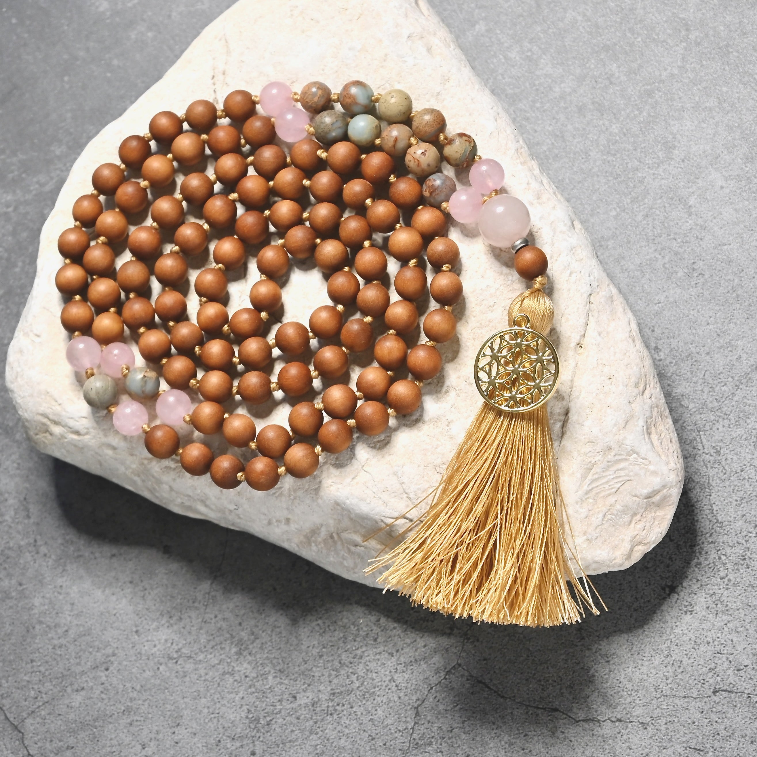 FLOWER OF LIFE - Mala Kette aus Sandelholz & Rosenquarz